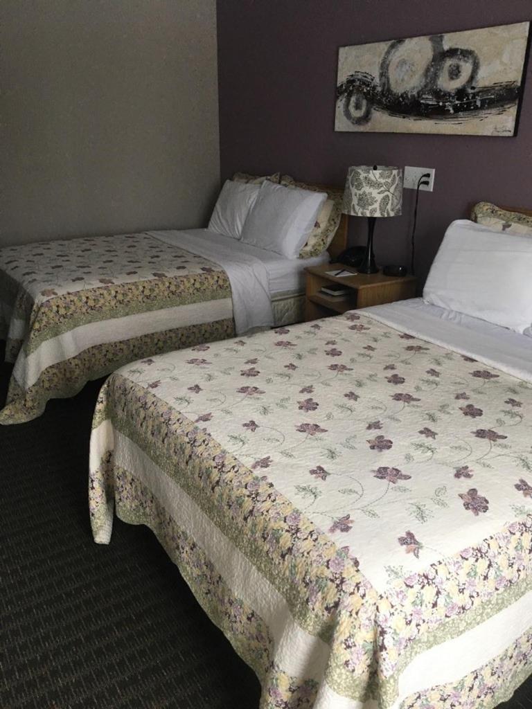 קלרנוויל Restland Motel מראה חיצוני תמונה